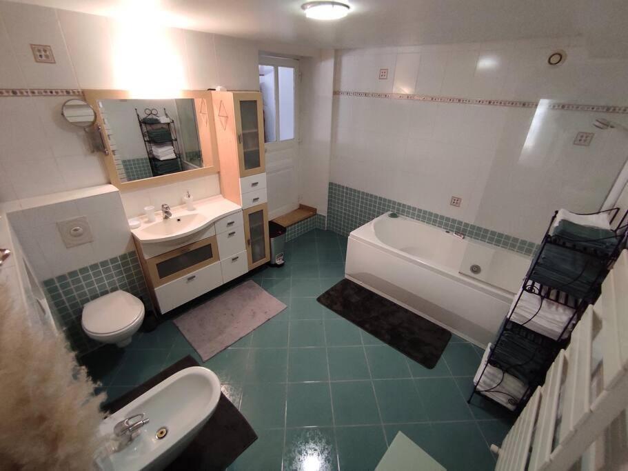 Chaleureuse Maison De Ville Avec Parking Gratuit Chinon Kültér fotó