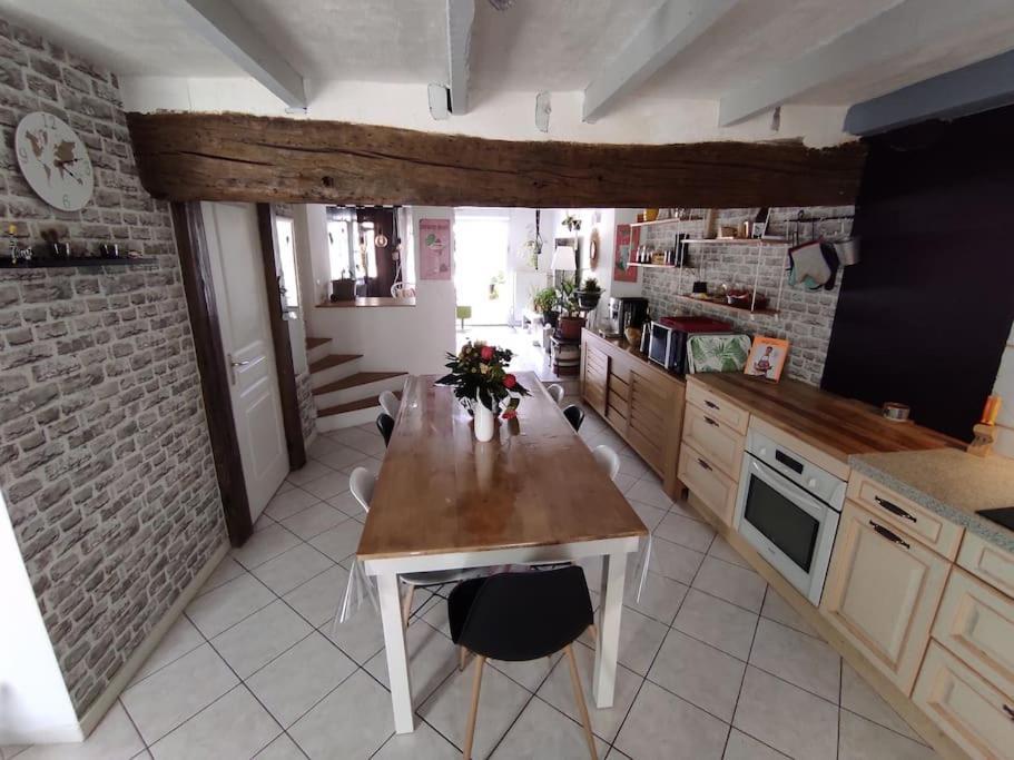 Chaleureuse Maison De Ville Avec Parking Gratuit Chinon Kültér fotó